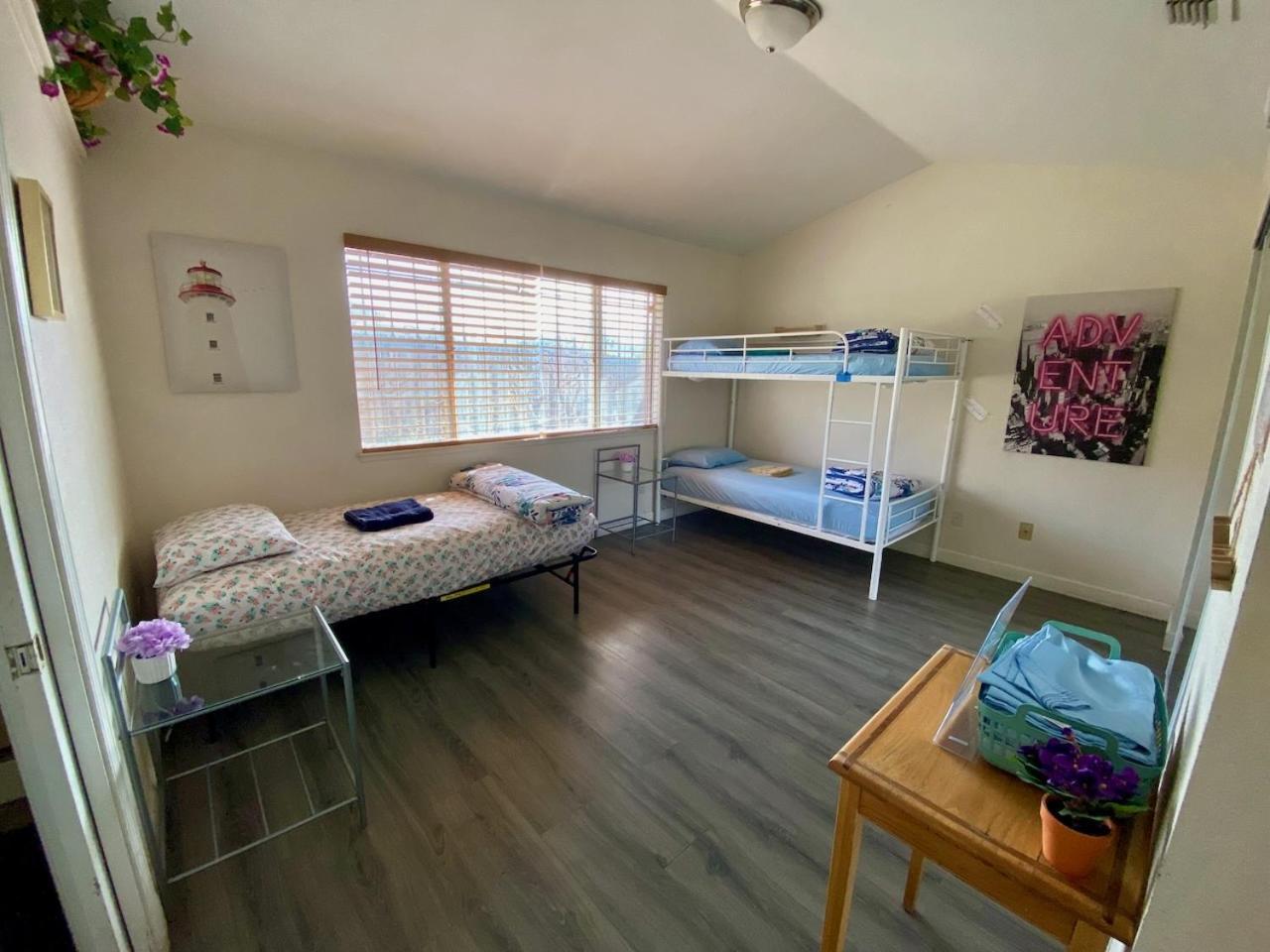 Hostel Whole Family - Wolfgram Elk Grove Exterior foto