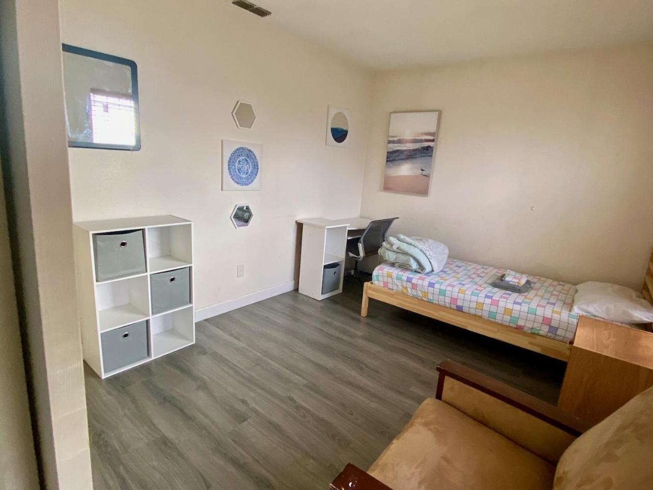 Hostel Whole Family - Wolfgram Elk Grove Exterior foto